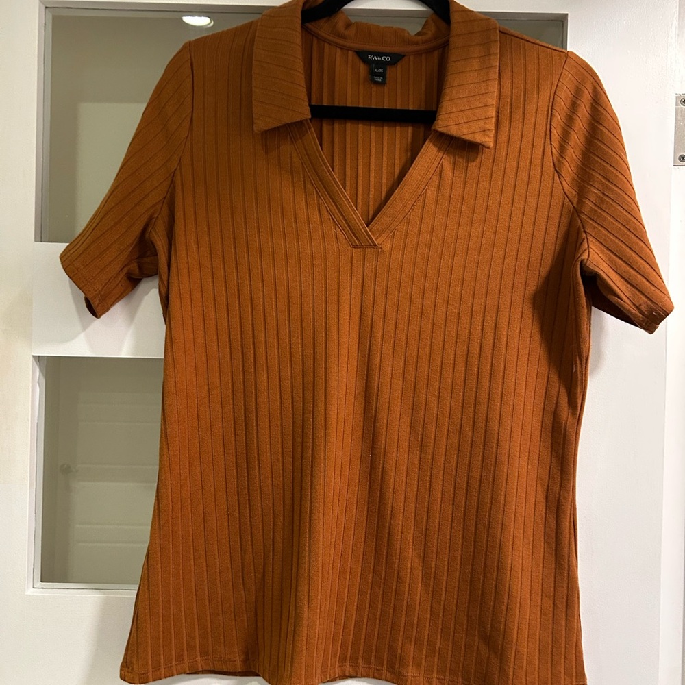 RW&CO. Women's Rust Ribbed Short Sleeve Top